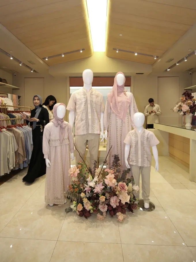 Sanika, Eksplorasi Budaya Minang dengan Warna Baru di Baju Lebaran Sarimbit dari Ria Miranda