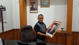 Wakil Ketua DPRD Sukabumi Turunkan Foto Gibran Usai Putusan MK