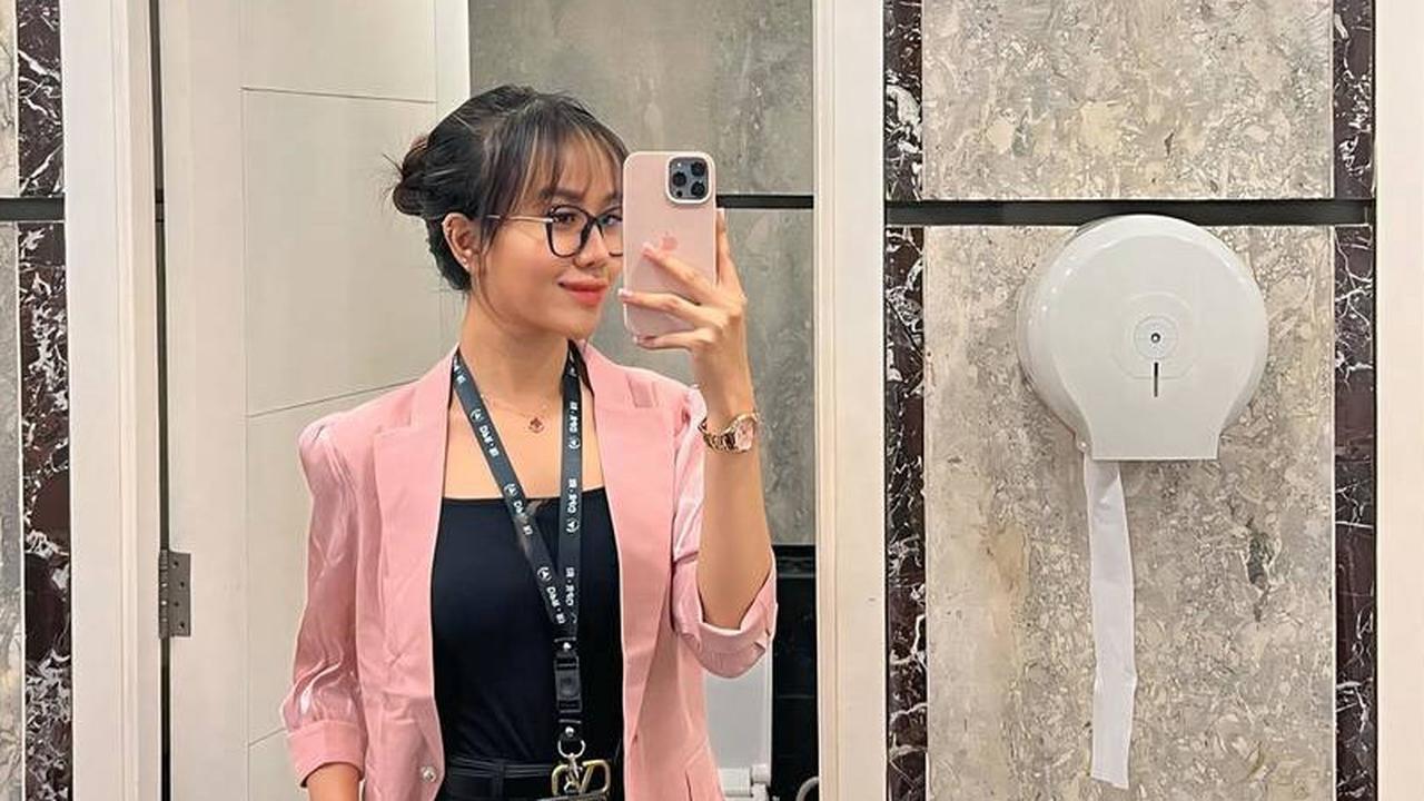 Potret Mayang Adik Alm Vanessa Angel Berbagi Cerita Soal Magang di Gedung DPR RI, Tak Bisa Pulang Karena Ada Demo