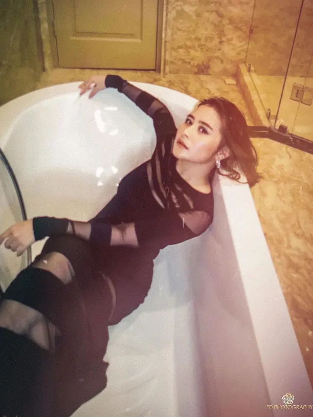 6 Potret Menawan Prilly Latuconsina di Bathub Ini Curi Perhatian