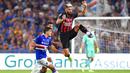 Pemain AC Milan Olivier Giroud (tengah) mengontrol bola saat melawan Sampdoria pada pertandingan sepak bola Serie A Liga Italia di Genova, Italia, 10 September 2022. AC Milan menang dengan skor 2-1 atas Sampdoria. (Tano Pecoraro/LaPresse via AP)