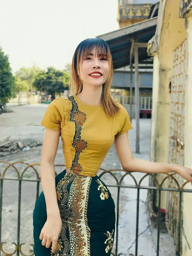 Miliki Ukuran Pinggang yang Tak Biasa, Ini 6 Potret Su Moh Naing Wanita Asal Myanmar