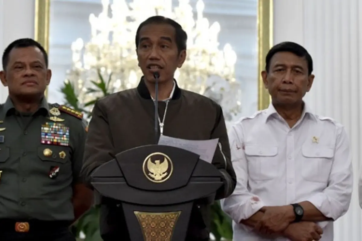 Apa Sih Merk Jaket Bomber Jokowi?
