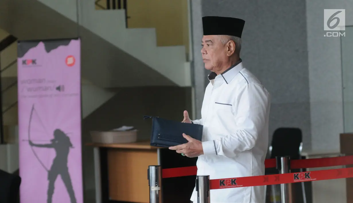 Anggota DPR RI dari Fraksi Golkar, Nawafie Saleh meninggalkan Gedung KPK seusai menjalani pemeriksaan di Jakarta, Kamis (9/5/2019). Nawafie Saleh diperiksa sebagai saksi untuk tersangka Dirut PLN nonaktif Sofyan Basir dalam penyidikan kasus dugaan suap proyek PLTU Riau-1. (merdeka.com/Dwi Narwoko)