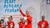 Ketua Umum PB Persani, Ilya Avianti membuka acara senam bersama di Plaza Selatan Gelora Bung Karno (GBK), Minggu (5/2). Dalam acara ini juga, Ilya Avianti berharap Persani mendapat dukungan dari dari masyarakat luas. (Liputan6.com/Yoppy Renato)