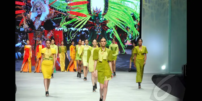 Pesona Batik Banyuwangi di Indonesia Fashion Week 2015 