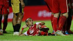 Ada pemandangan tak biasa saat Persija Jakarta berhadapan dengan Bhayangkara FC di Stadion Kanjuruhan, Malang, pada lanjutan Piala Menpora 2021, Rabu (31/3/2021). (Bola.com/M Iqbal Ichsan)