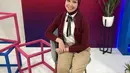 <p>Kamu dapat menggunakan cardigan yang dikolaborasikan dengan kemeja berpita sebaga innernya.&nbsp;(instagram/vinamaulina)</p>