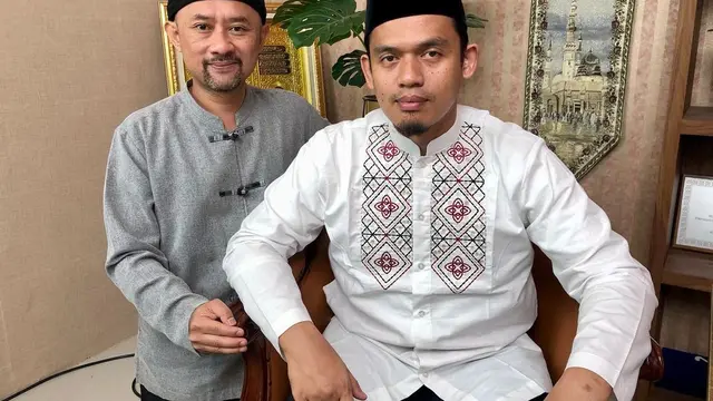 Aktif Ikut Kajian, Ini 6 Potret Ronal Surapradja yang Kini Makin Religius