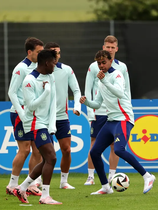 Maklum saja tim asuhan Luis de la Fuente tak memiliki pemain berlabel bintang utama seperti yang dimiliki Inggris, Prancis maupun Portugal. (LLUIS GENE / AFP)