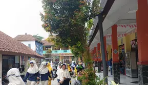 Suasana SD Cisaat Sukabumi saat jam sekolah. (Liputan6.com/ Fira Syahrin)