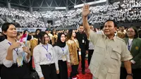 Menteri Pertahanan Prabowo Subianto memberi pembekalan pada mahasiswa baru Universitas Pembangunan Nasional (UPN) Veteran di Tennis Indoor Senayan, Jakarta, Selasa, 8 Agustus 2023. (Kredit foto: Tim media prabowo subianto)