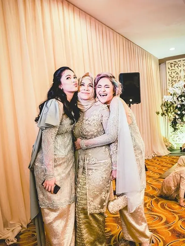 Potret Marshanda saat Pernikahan Adiknya, Cantik dengan Rambut Pendek