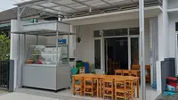 7 Inspirasi Desain Warung Jajan Anak Depan Rumah dengan Etalase Aluminium, Higienis &amp; Laris