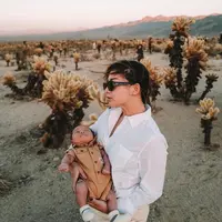 Menikmati peran baru sebagai ibu, intip penampilan Nikita Willy saat ajak baby Izz jalan-jalan di California. (Instagram/nikitawillyofficial94).