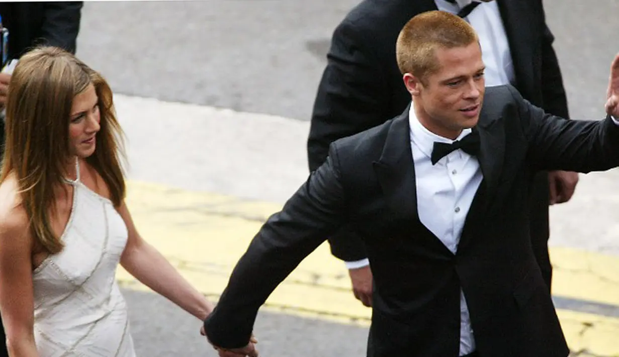Tak diketahui kebenaran soal pertemuan rahasia Brad Pitt dan Jennifer Aniston, namun Jennifer menanggapi Pitt yang menurutnya memang sedang membutuhkan tempat bercerita di tengah problema perceraiannya.  (AFP/Bintang.com)