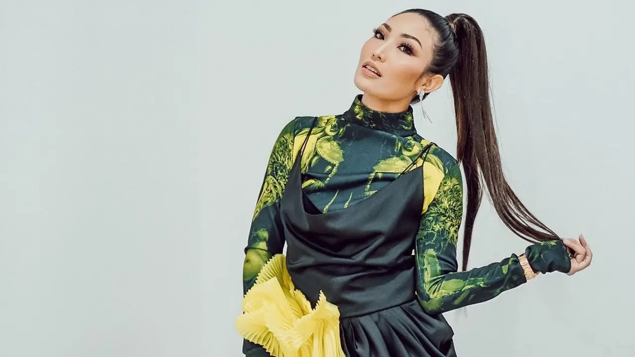 Ayu Dewi. (Foto: Instagram @mrsayudewi)