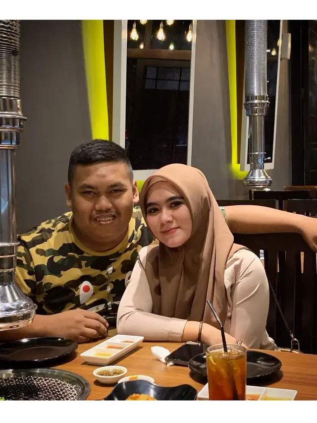 Momen Romantis Saat Selebgram Ajudan Pribadi Bersama Pacar Cantiknya