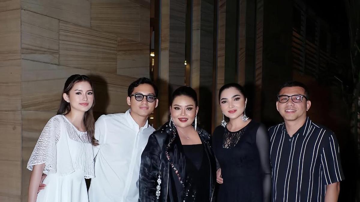 Penampilan Sarah Menzel di Ultah ke-50 Ibunda Disanjung Aurel Hermansyah: Cantik Sekali!