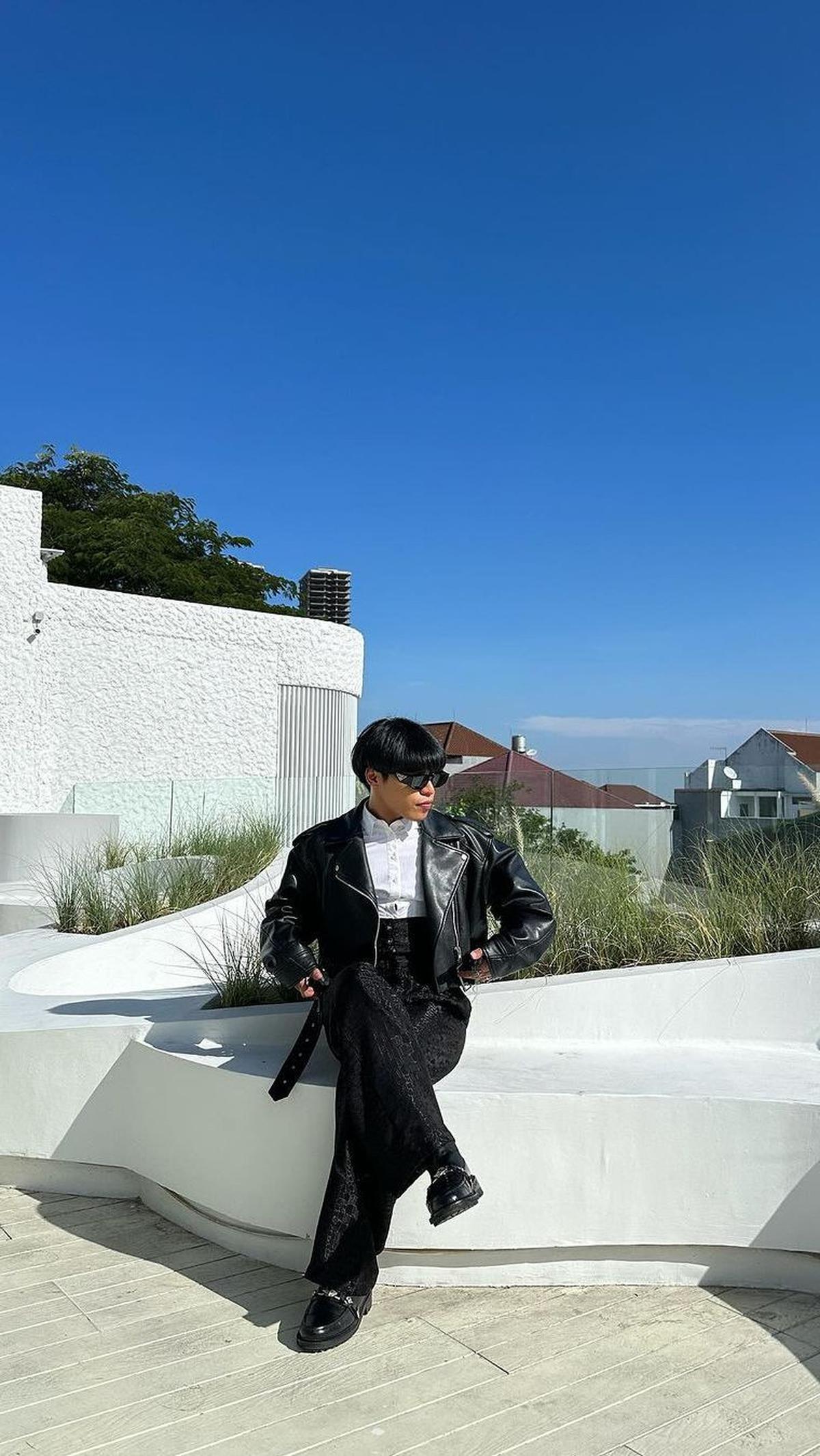 Selebgram Bro Jabro kerap membuat kontan kocak. Ia pun memiliki 144 ribu pengikut di Instagram. Hal ini membuatnya menerima cukup banyak endorse.