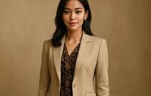 8 Inspirasi Mix and Match Rok Span Batik Belah Samping yang Wajib Dicoba