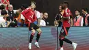 Selebrasi gelandang Manchester United, Alejandro Garnacho (kiri) setelah mencetak gol ke gawang Manchester City pada laga Community Shield 2024 di Wembley Stadium, London, Sabtu (10/8/2024). (AP Photo/David Cliff)