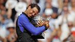 Rafael Nadal memeluk trofi juara usai mengalahkan petenis Swis, Stan Wawrinka  pada laga Final Tunggal Putra, Prancis Terbuka 2017 di Roland Garros stadium, Paris, (11/6/2017). Nadal menang  6-2, 6-3, 6-1. (AP/Christophe Ena)