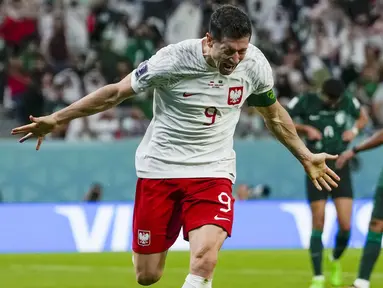 Bomber Polandia, Robert Lewandowski, akhirnya menorehkan gol pertamanya di ajang Piala Dunia. (AP/Manu Fernandez)