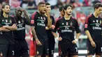 Clarence Seedorf (kedua dari kanan) bersama rekan-rekannya dari AC Milan pada perebutan tempat ketiga Audi Cup 2011 melawan Internacional di Allianz Arena, Munich, 27 Juli 2011. FP PHOTO/CHRISTOF STACHE