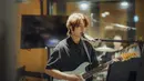 Pada 27 Februari 2022, Kim Hyun Joong megumumkan di acara konsernya bahwa dia akan menikah dengan kekasihnya yang berasal dari kalangan non-seleb. Hyun Joong menikah dengan sahabat lamanya. (Foto: Instagram/ hyunjoong860606)
