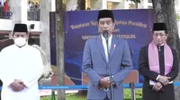 Presiden Joko Widodo (Jokowi) melaksanakan salat Idul Adha 1443 Hijriah di Masjid Istiqlal Jakarta, Minggu (10/7/2022). (Foto: Tangkapan Layar Youtube).