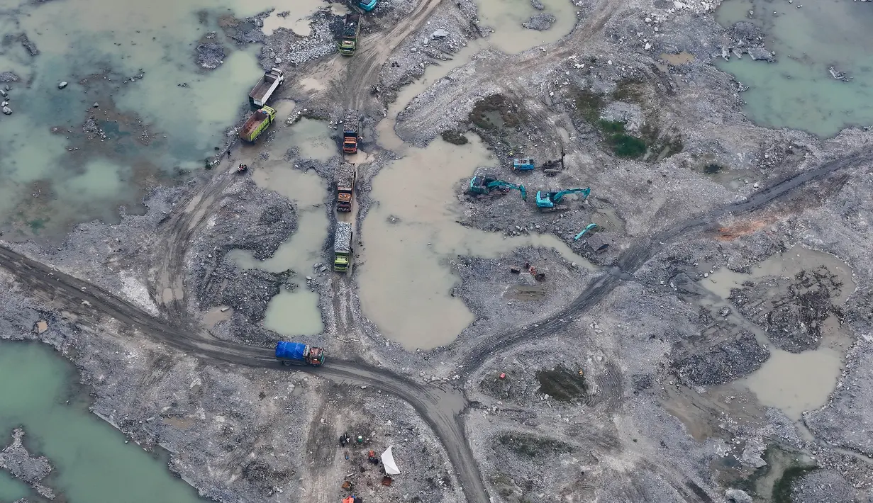 Pemerintah berencana mengalihkan kewenangan perizinan dan pengawasan tambang galian C dari daerah ke pusat. (merdeka.com/Arie Basuki)