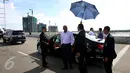Wakil Presiden Negara Republik Seychelles Mr Vincent Meriton saat mengunjungi Pulau Reklamasi di Jakarta, Rabu (8/3). Kunjungan tersebut dalam agenda kerjanya di Jakarta. (Liputan6.com/JohanTallo)