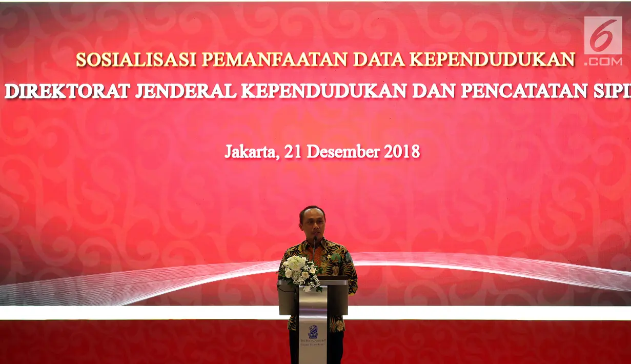 Dirjen Dukcapil Zudan Arif Fakrulloh usai penandatanganan kerja sama pemanfaatan data Ditjen Dukcapil dengan 104 pelaku industri pasar modal, Jakarta, Jumat (21/12). Kerja sama ini untuk mempercepat pembukaan rekening investasi. (Liputan6.com/JohanTallo)