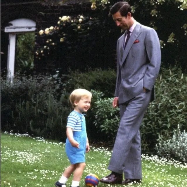 Pangeran William Unggah Foto dan Ucapan Hari Ayah untuk Raja Charles III