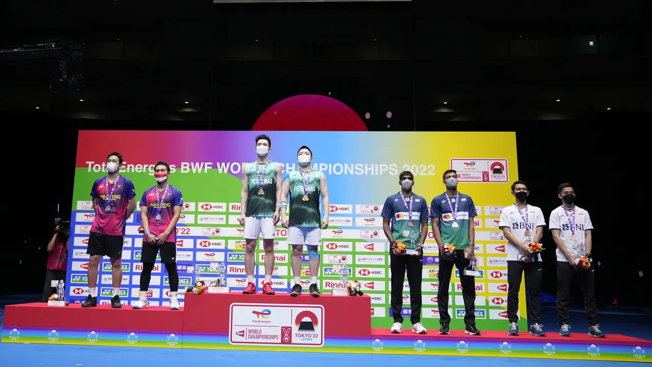 Foto: Tertundanya Gelar Keempat Ahsan / Hendra usai Ditaklukkan Wakil Malaysia di Kejuaraan Dunia Bulu Tangkis BWF 2022