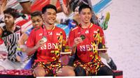Pasangan ganda putra senior, Fajar Alfian/Muhammad Rian Ardianto sukses mengunci gelar juara di Daihatsu Indonesia Masters 2022 usai menumbangkan pasangan muda asal Cina yang merangkak dari babak kualifikasi, Liang Wei Keng/Wang Chang dengan dua game langsung 21-10, 21-17. Kunci kemenangan Fajar/Rian tak lain adalah kematangannya sebagai pemain senior yang kaya pengalaman. (Bola.com/Ikhwan Yanuar)
