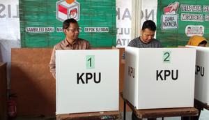 Mahfud MD Coblos Pemilu 2019. (Liputan6.com/Switzy Sabandar)