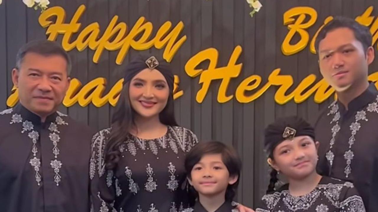7 Potret Ultah Anang Hermansyah ke-56, Perayaan Spesial dan Mewah dengan Keluarga dan Sahabat Artis