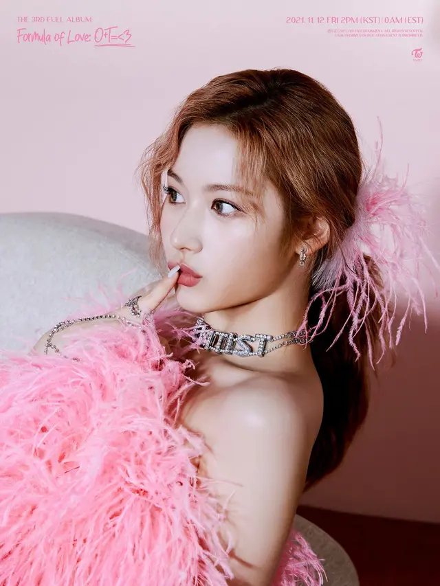 Sana Twice. (JYP Entertainment via Soompi)