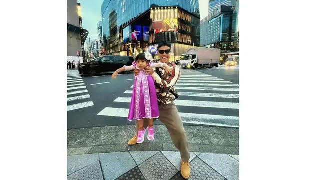 Momen Fadly Faisal Liburan Bareng Rachel Vennya dan Salim Nauderer