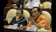 Kepala Basarnas, Bambang Soelistyo hadir dalam rapat kerja dengan Komisi V DPR terkait perkembangan SAR Pesawat AirAsia QZ8501 di Gedung DPR, Senayan, Jakarta, Selasa (20/1/2015). (Liputan6.com/Andrian M Tunay)