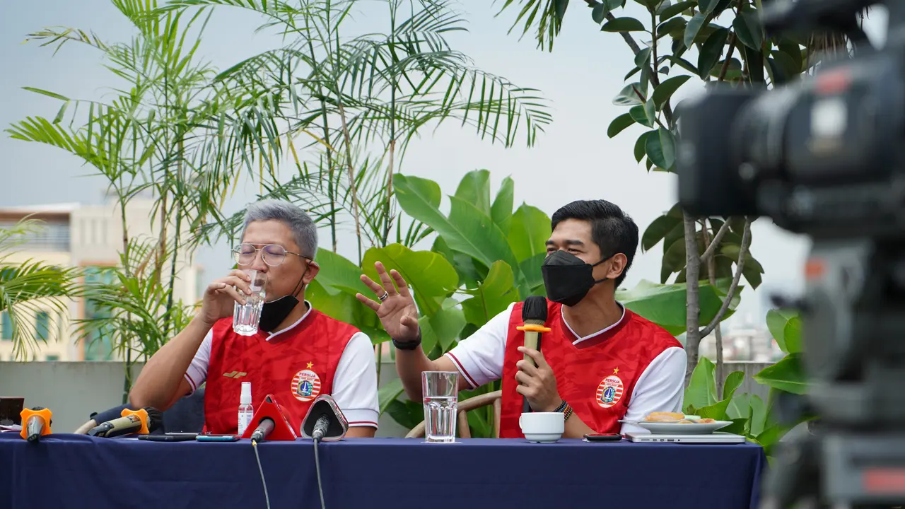 Presiden Persija Jakarta, Mohamad Prapanca (kiri) dan Bambang Pamungkas.