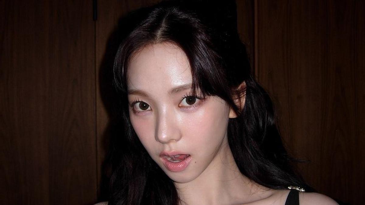 Tampil Fresh dengan Rambut Pendek, 5 Potret Karina aespa di Bandara Siap Hadiri Milan Fashion Week 2025