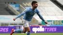 Gelandang Manchester City, Ferran Torres melakukan selebrasi usai mencetak gol keempat timnya ke gawang Newcastle United dalam laga lanjutan Liga Inggris 2020/2021 pekan ke-36 di St James' Park, Newcastle, Jumat (14/5/2021). Manchester City menang 4-3 atas Newcastle. (AFP/Scott Heppell/Pool)