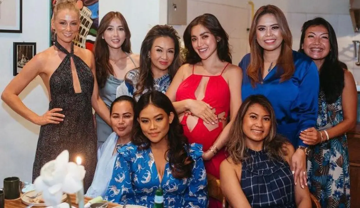 Unggahan foto Jedar pun langsung ramai dengan komentar netizen. Banyak netizen yang memuji penampilan Jedar yang semakin cantik dan seksi saat hamil. (Instagram/inijedar).