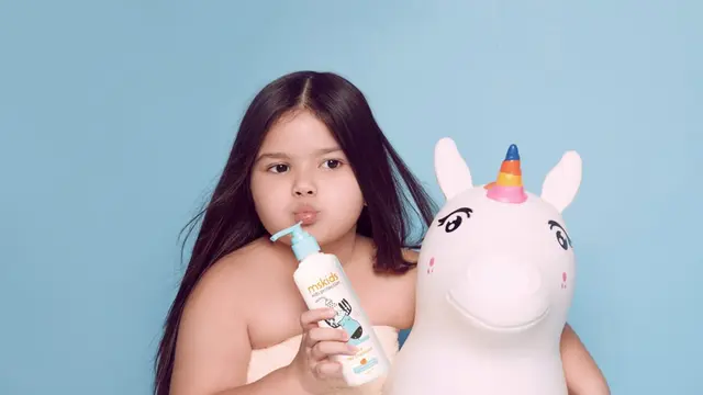 Menggunakan skincare untuk kesehatan kulit anak/dok. MS Glow Kids