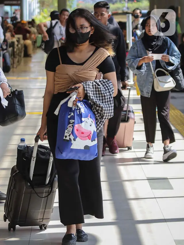 Stasiun Senen mulai dipadati pemudik Nataru