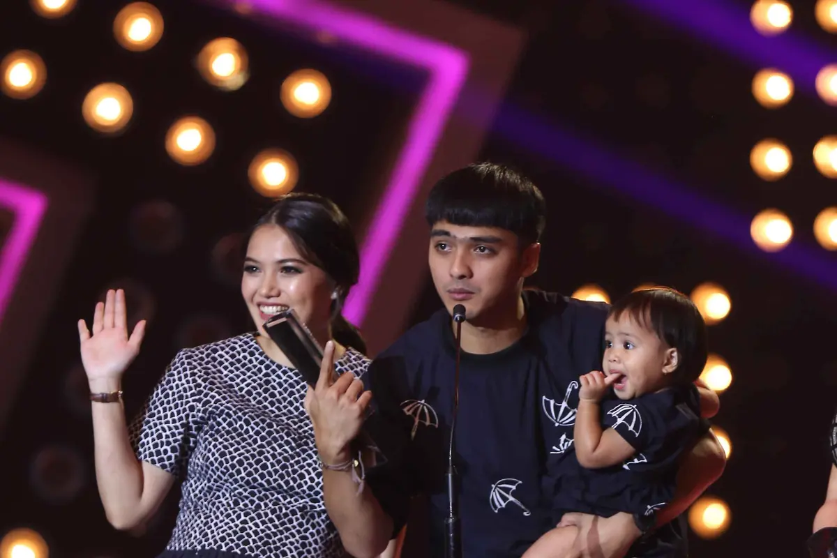 Ricky Harun bersama istri dan anak