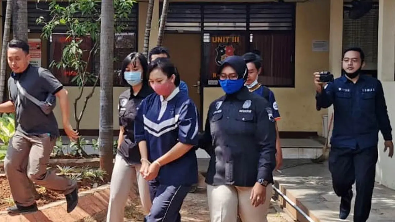 Seorang janda muda di Pemalang ditangkap lantaran diduga menggelapkan 12 sepeda motor
